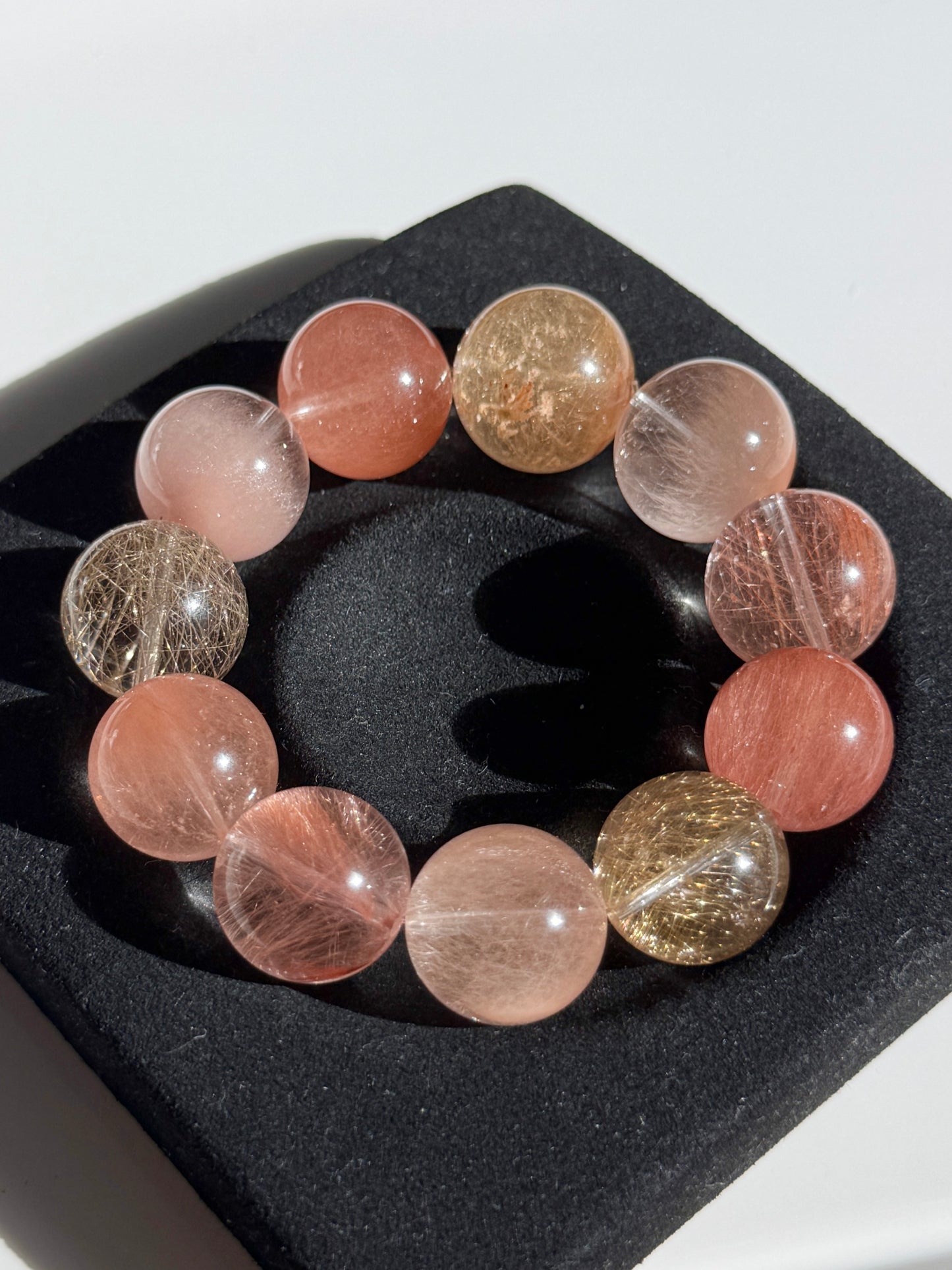 Persimmon as you wish
柿柿如意 17mm Rutilated Quartz Bracelet