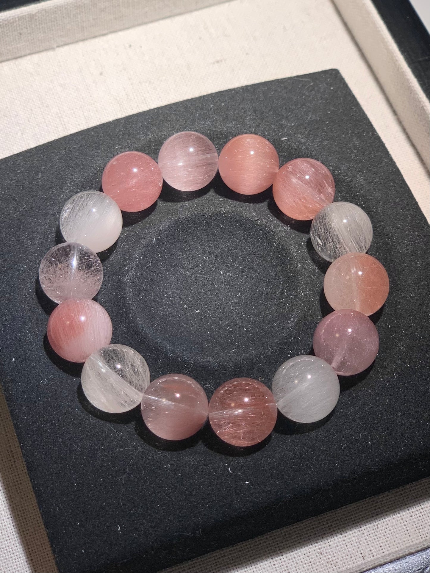 玉软花柔 粉兔毛Pink and White Rabbit Hair Quartz Bracelet (13mm)
