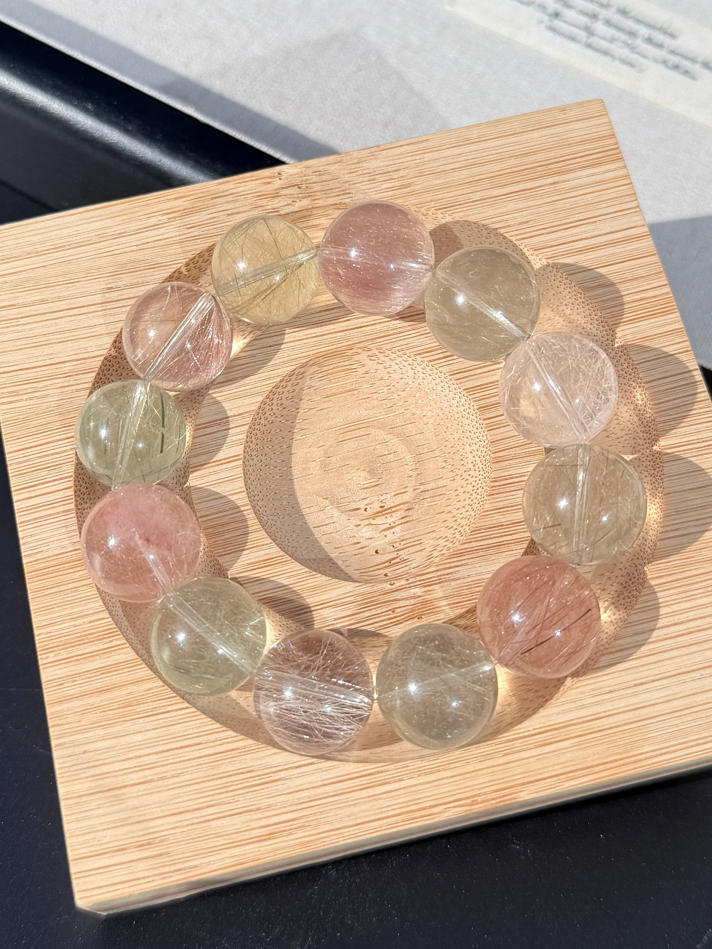 售出欣赏 无花果欢宜 粉绿钢丝兔毛 Rutilated Quartz(16mm-17mm)