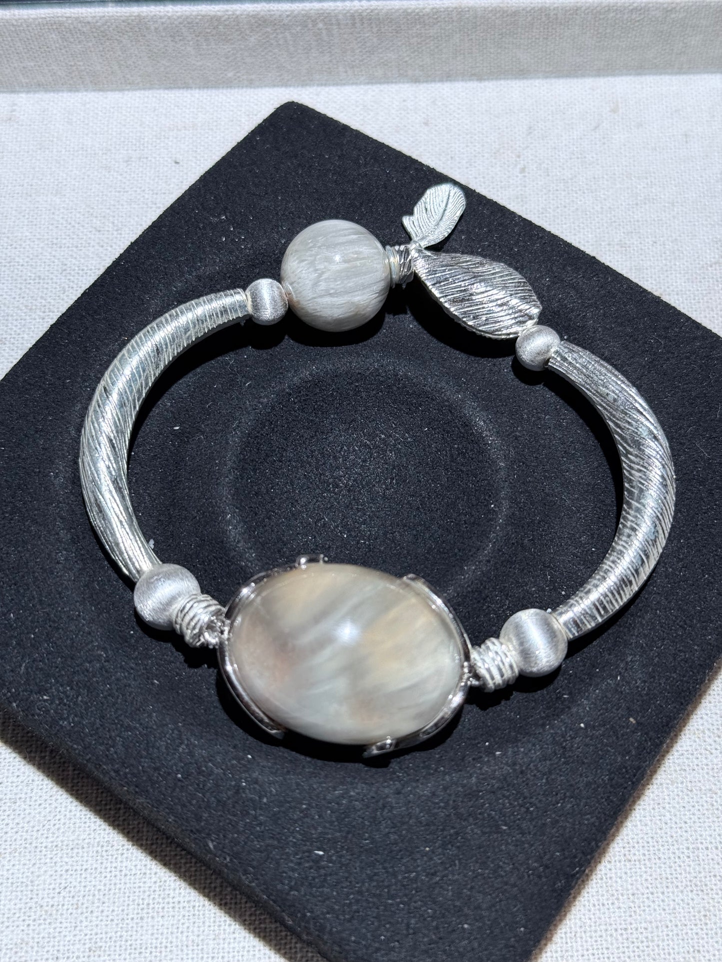 冰川灰蓝兔毛 蛋面设计手串