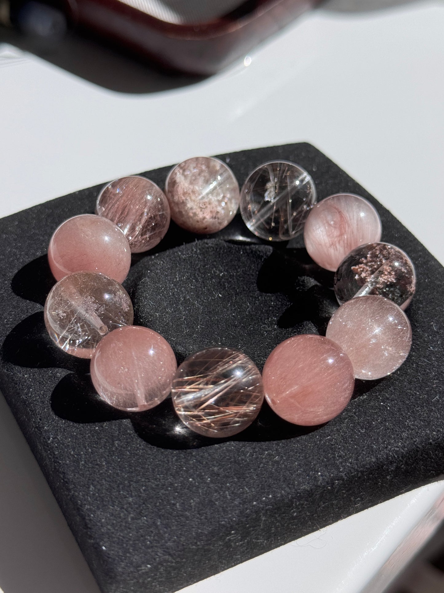 Misty Blossom
雾境桃花 16mm Rutilated Quartz Bracelet