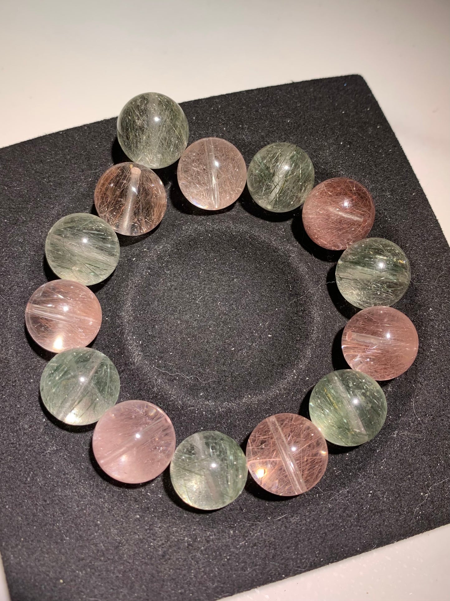 无花果欢宜 粉绿钢丝 Pink & Green Steel Wire Rabbit Hair Quartz （14mm）