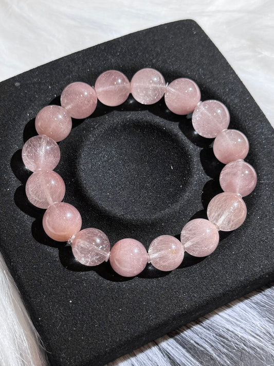 近全净 香芋粉紫兔毛 Nearly Flawless Taro Purple Rabbit Hair Quartz （12-13mm）