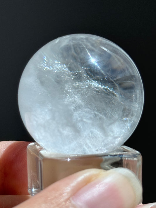 全净体白卷毛球 Pure White Curly Quartz Sphere  31mm