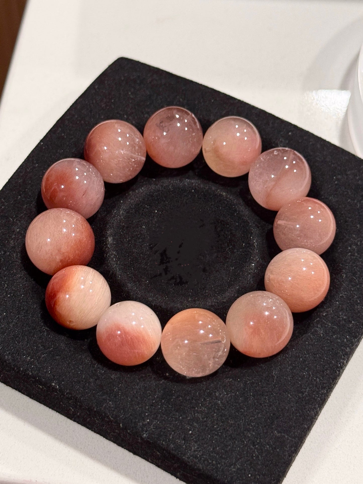 Polychrome juicy peach
俏色水蜜桃15-16mm Rutilated Quartz Bracelet